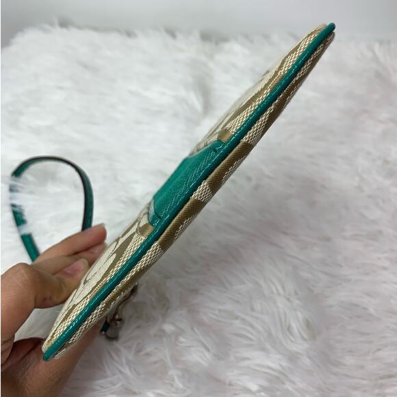 COACH Green Khaki Signature Canvas Wristlet - Picture 3 of 8